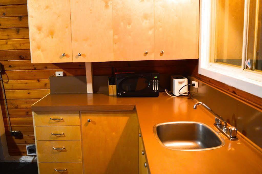 Red Shutter Inn Росленд Екстериор снимка